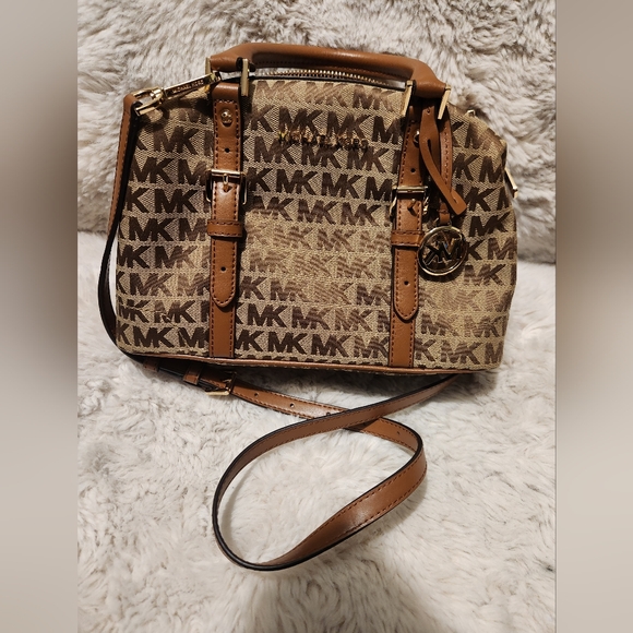 Michael Kors Crossbody - Picture 2 of 7